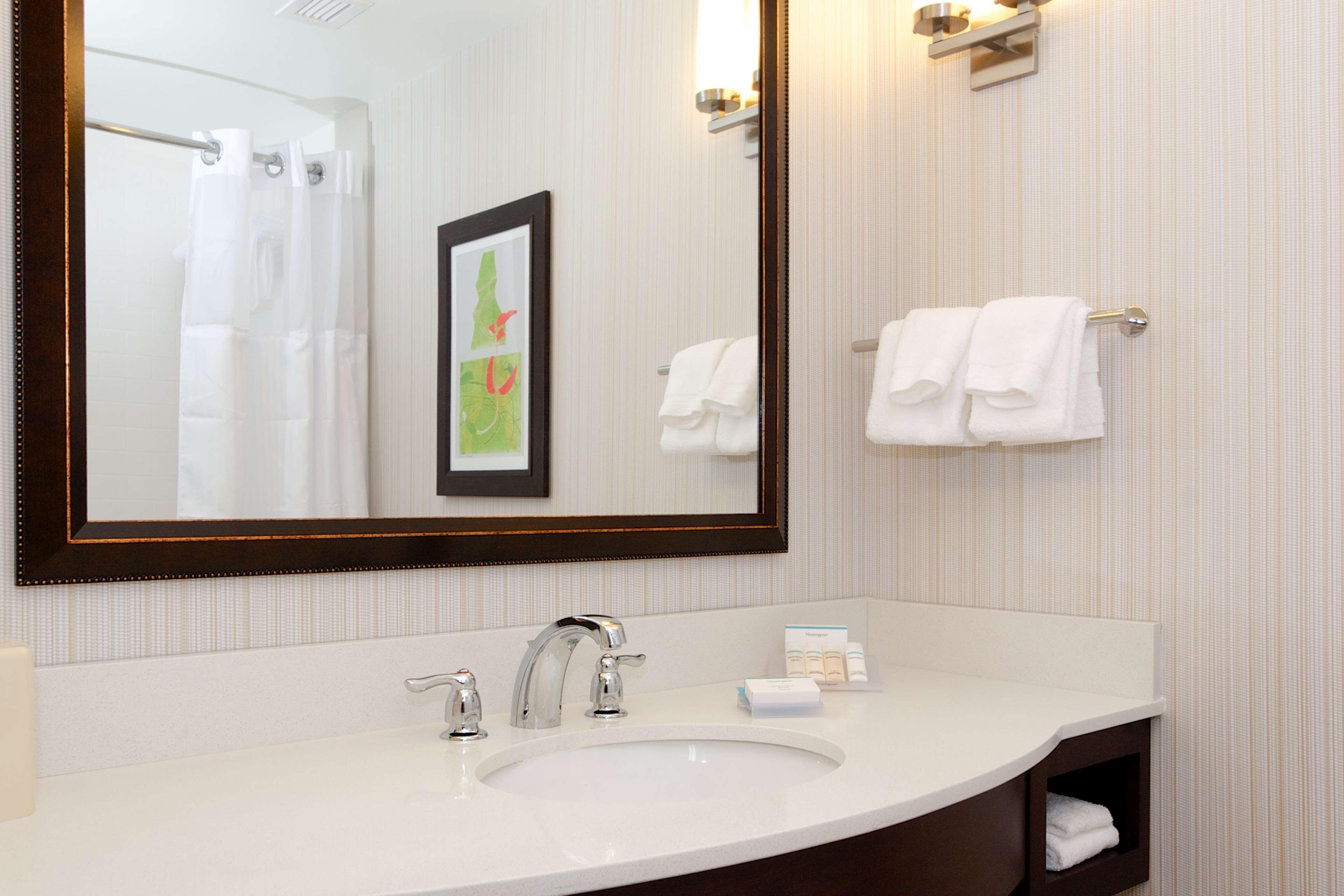 Hilton Garden Inn Burlington Downtown Exterior foto